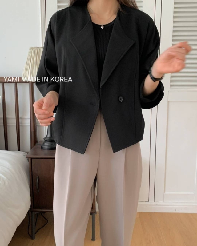 韓 背抓褶短版圓領外套 2色