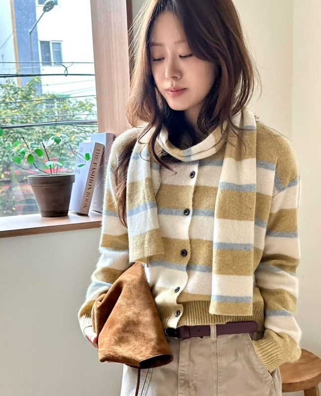 韓 附圍巾條文小外套 2色 size