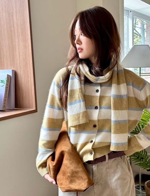 韓 附圍巾條文小外套 2色 size