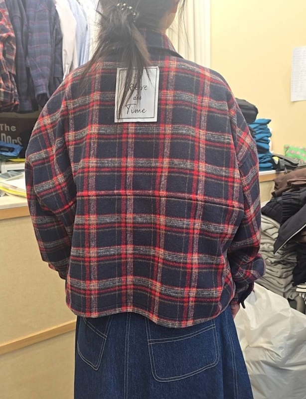 韓 後貼布格文襯衫外套 size