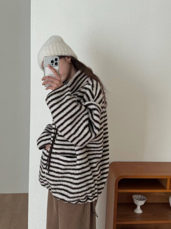 韓 條文小短毛外套 3色 size