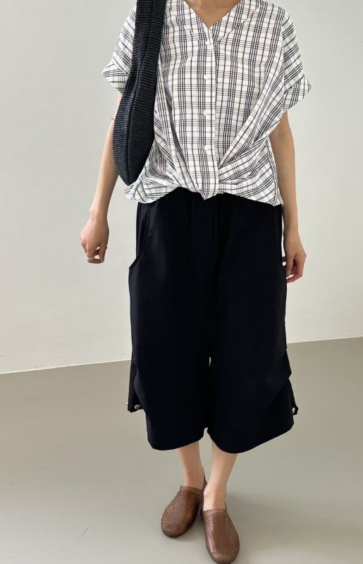 韓 下擺扭扭格文V上衣 size
