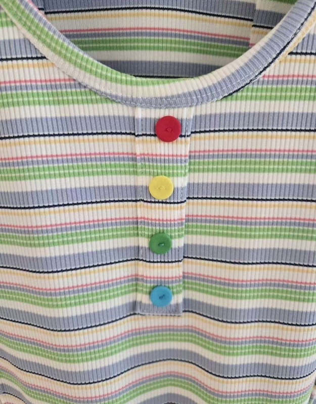 韓 彩釦U領上衣 4色 size