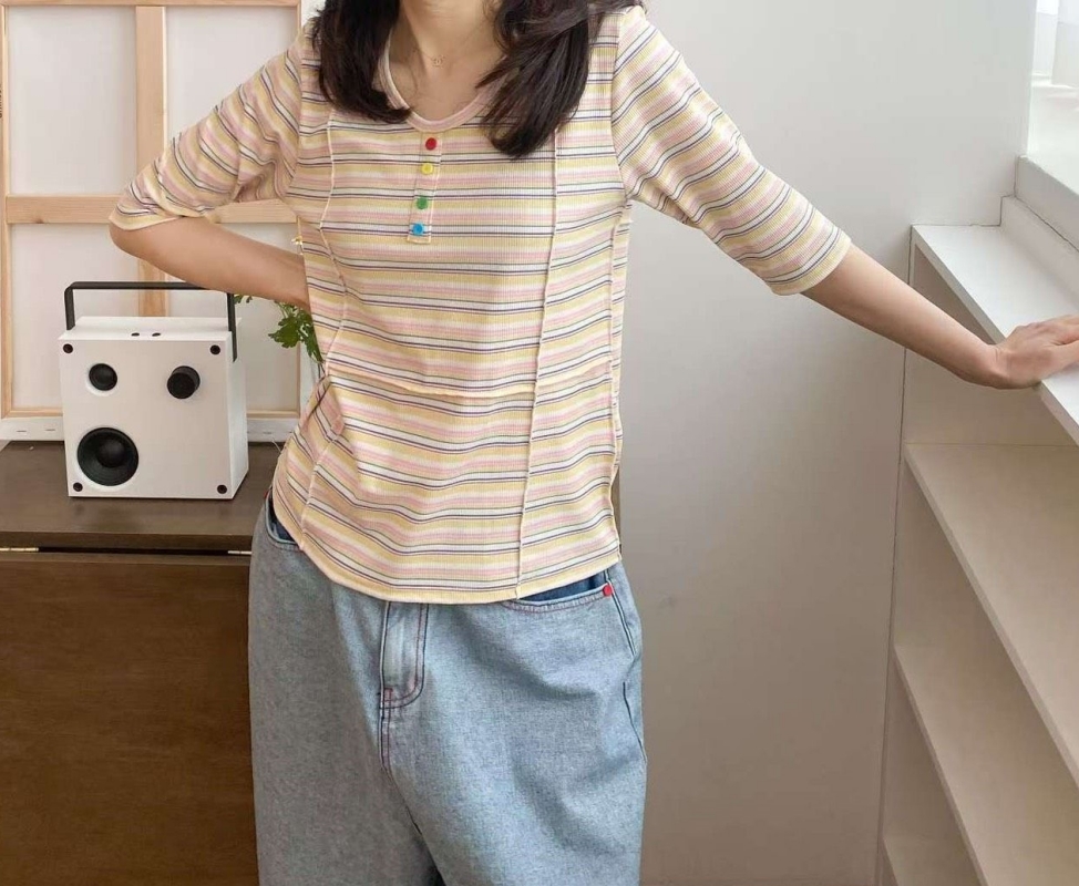 韓 彩釦U領上衣 4色 size