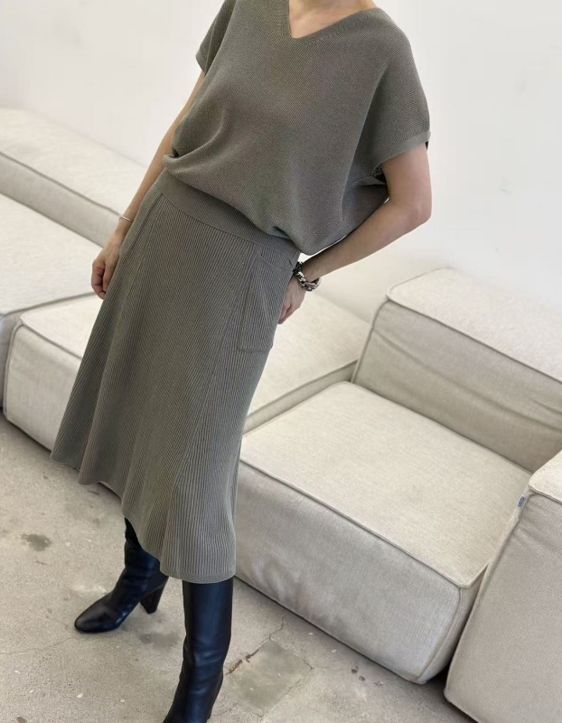 韓 前後V針織上衣 4色 size