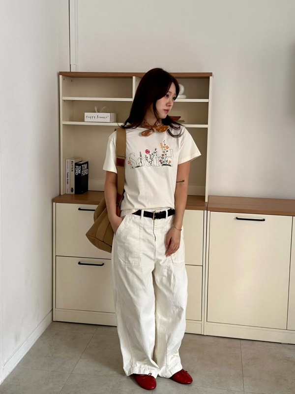 韓 英文字花上衣 2色