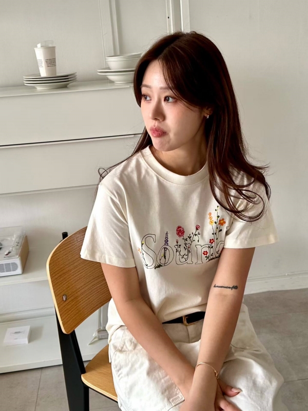 韓 英文字花上衣 2色