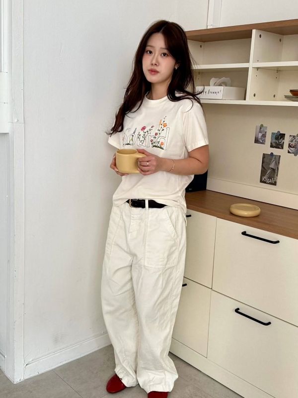 韓 英文字花上衣 2色