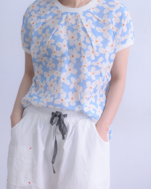 韓 小白花上衣 2色 size