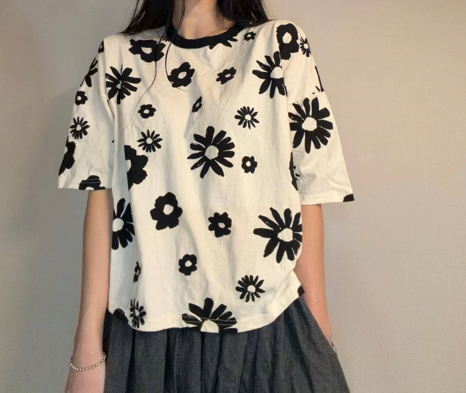 韓 黑花花上衣