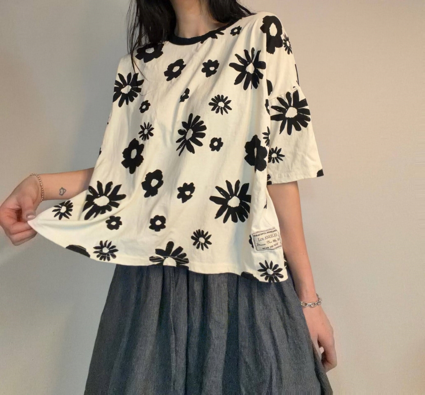 韓 黑花花上衣