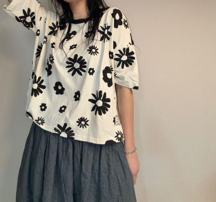 韓 黑花花上衣