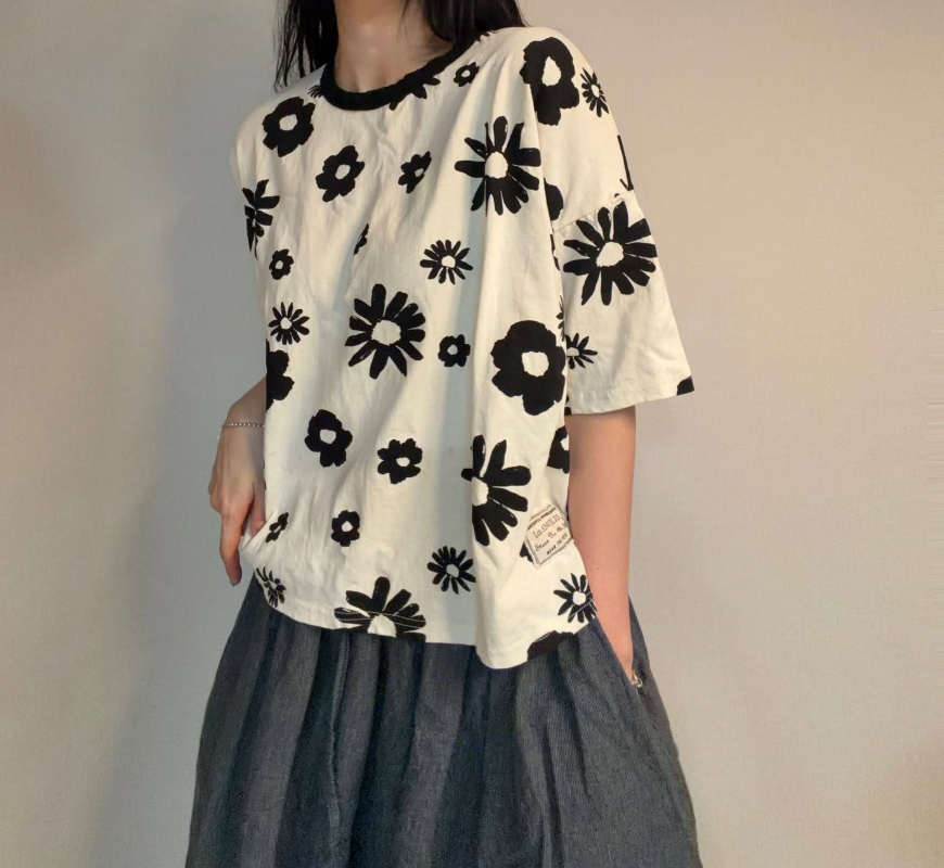 韓 黑花花上衣