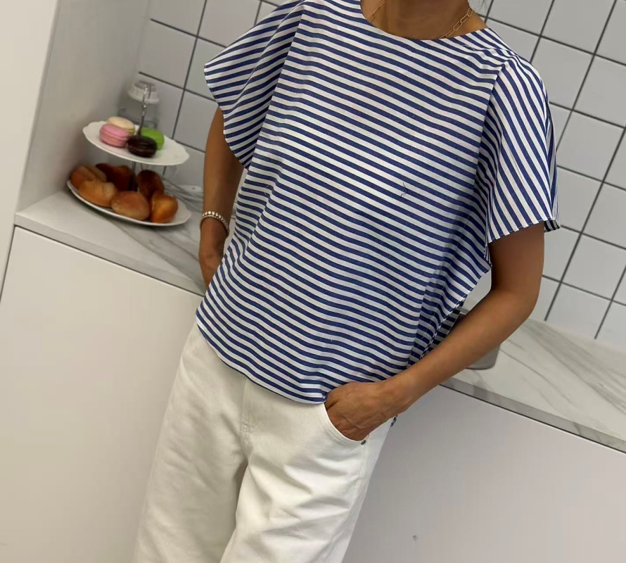 韓 橫條後拉鍊上衣 2色