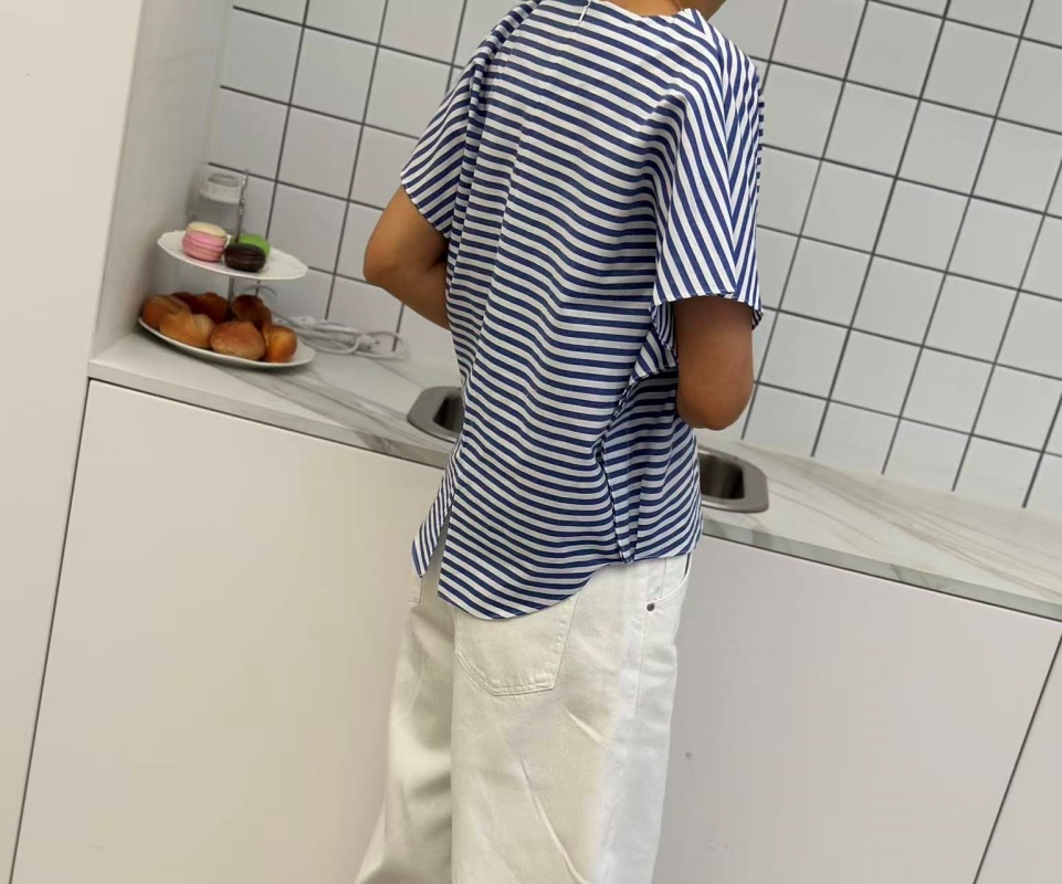 韓 橫條後拉鍊上衣 2色