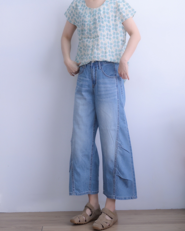 韓 圓領一朵花上衣 2色 size