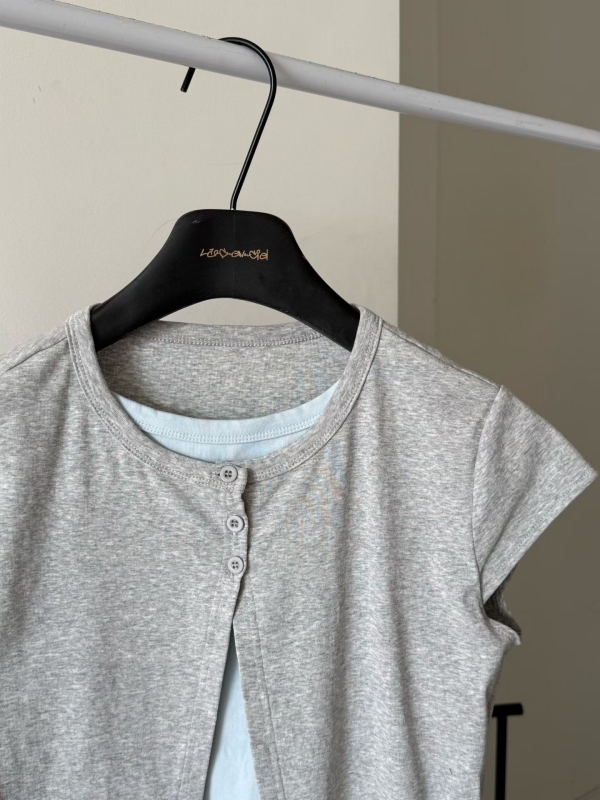 韓 假兩件式有釦上衣 2色 size