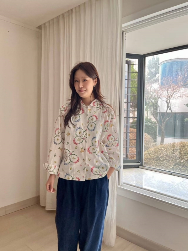 韓 繽紛小花襯衫 2色