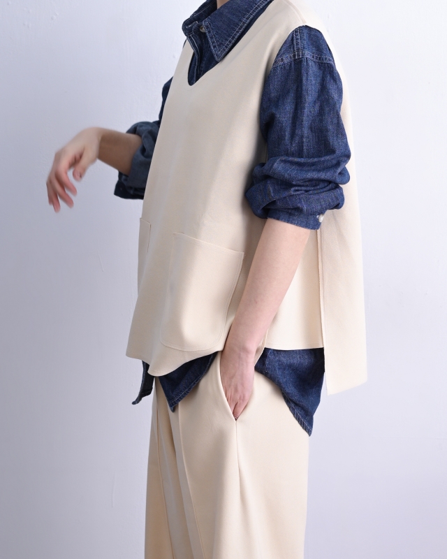 韓 側開岔背心 2色 size