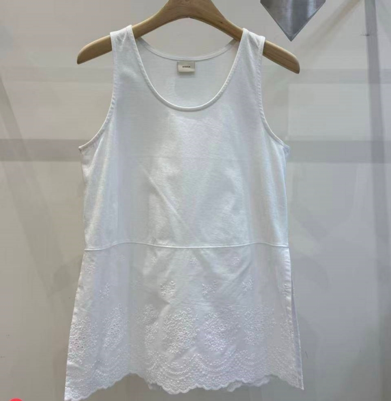 韓 側岔接蕾絲背心 size