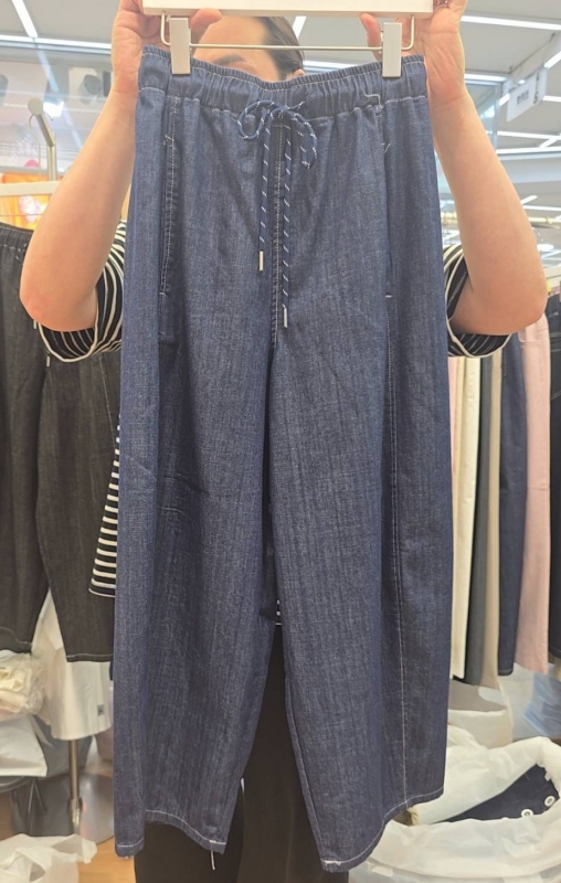 韓 斜前車線深藍小寬褲 size