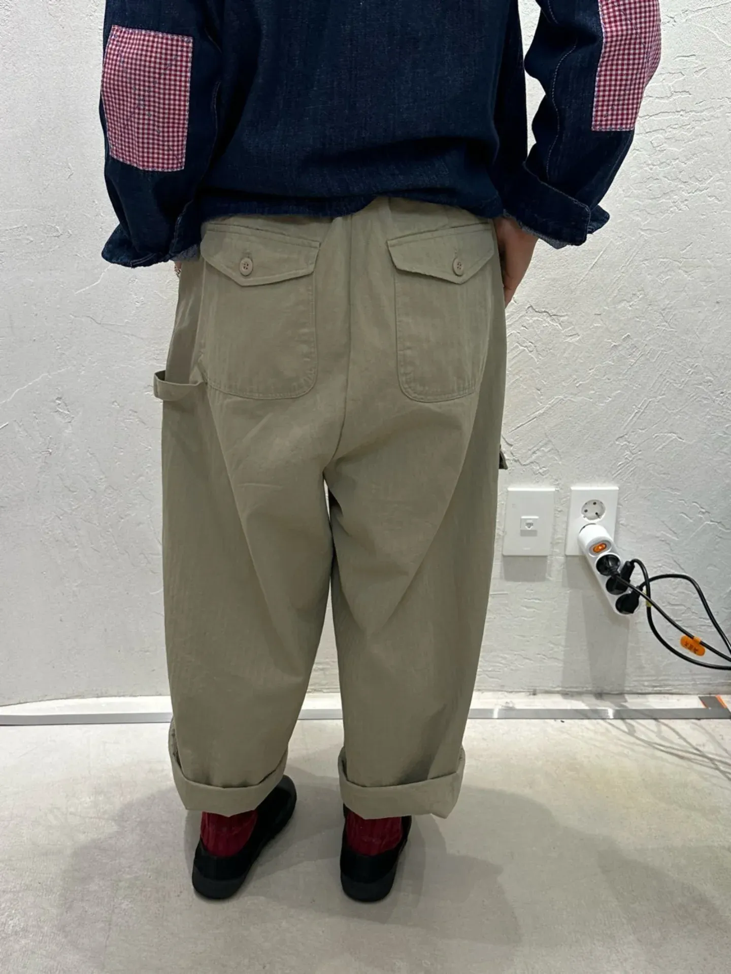 韓 彎線側口袋寬褲 2色