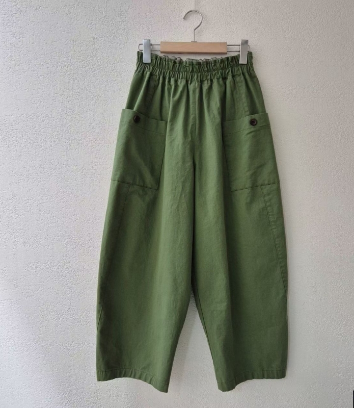 韓 黑釦大口袋小寬褲 2色 size