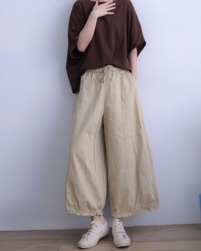 韓 褲管荷葉寬褲 2色 size