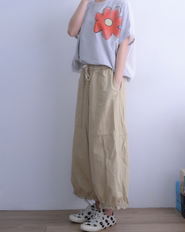 韓 褲管荷葉寬褲 2色 size