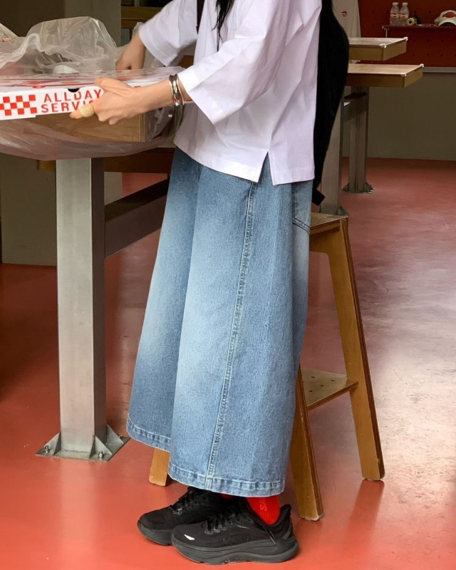 韓 淺刷色八分牛仔寬褲 size