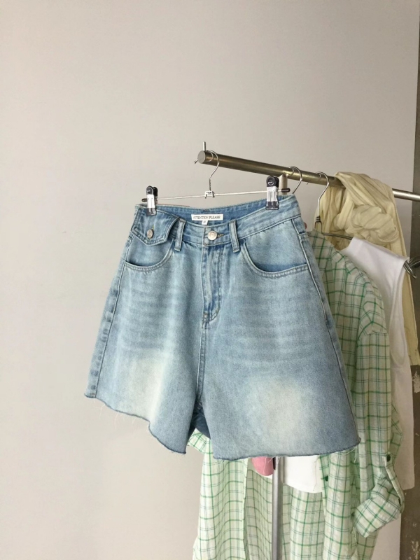 韓 不收邊牛仔短褲