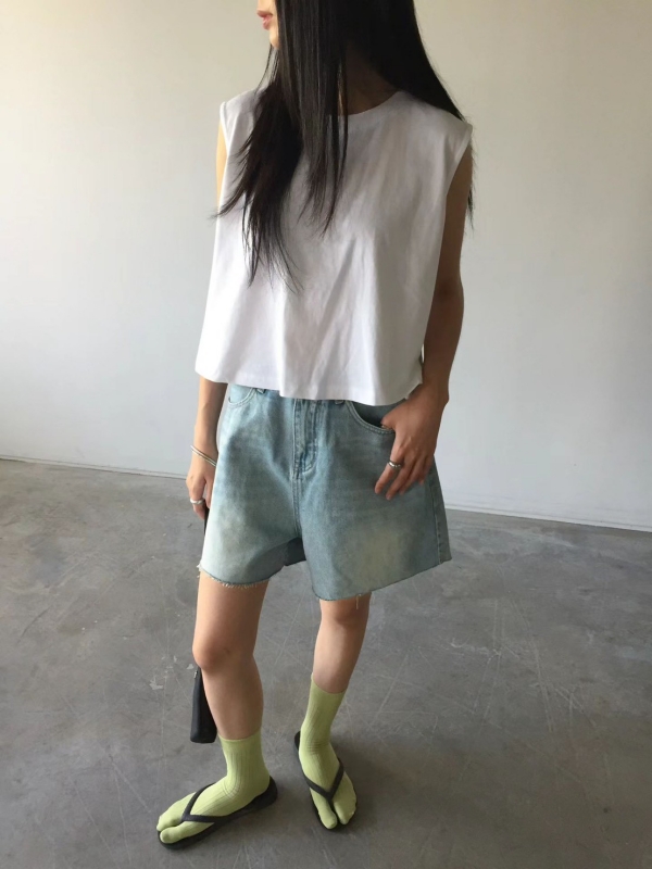 韓 不收邊牛仔短褲