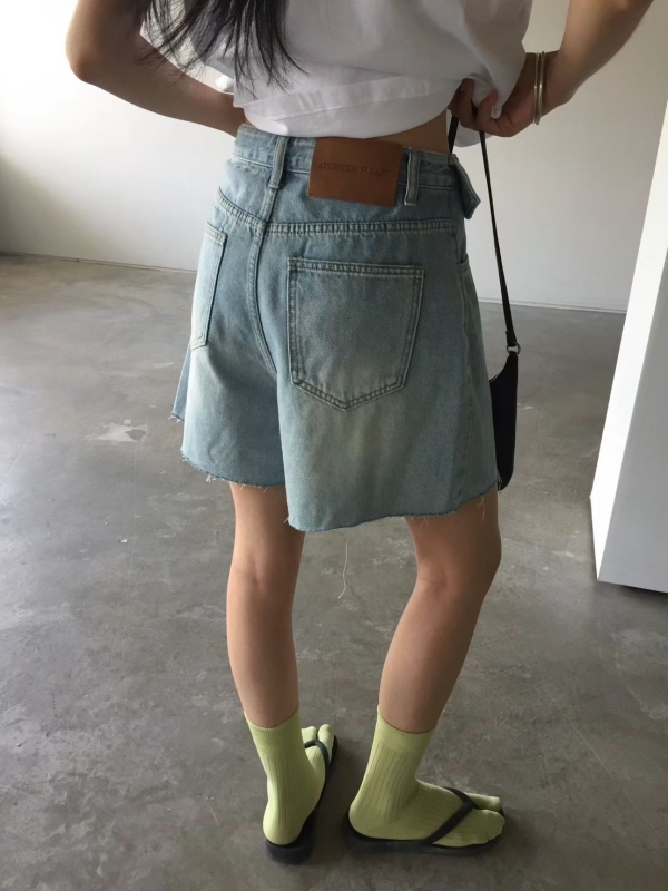 韓 不收邊牛仔短褲