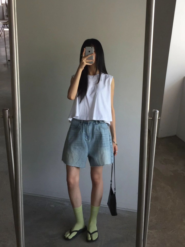 韓 不收邊牛仔短褲