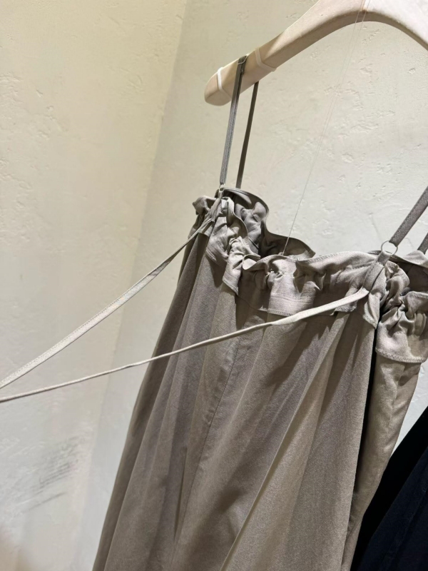 韓 細肩帶連身寬褲 2色