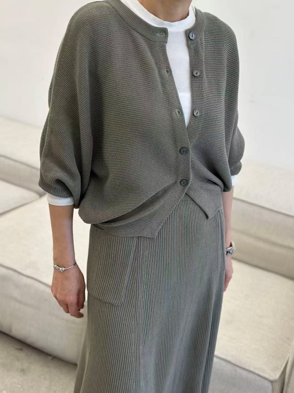 韓 短版壓紋外套 5色 size