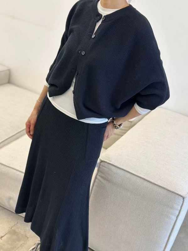 韓 短版壓紋外套 5色 size