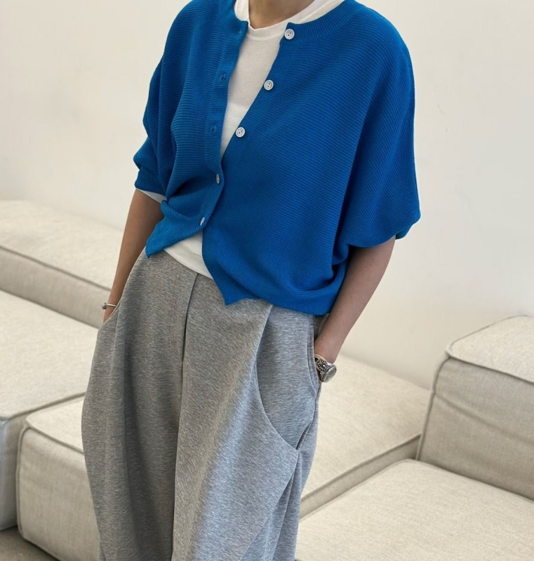 韓 短版壓紋外套 5色 size