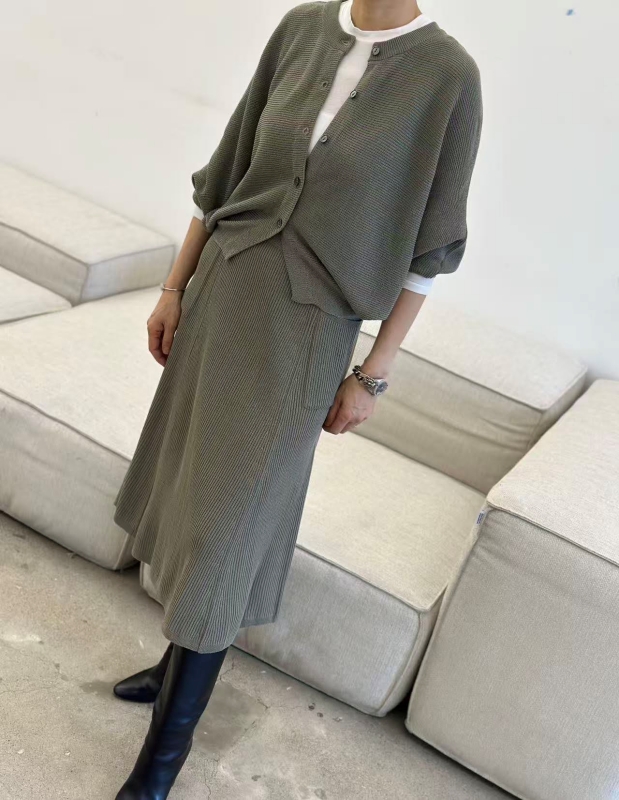 韓 短版壓紋外套 5色 size