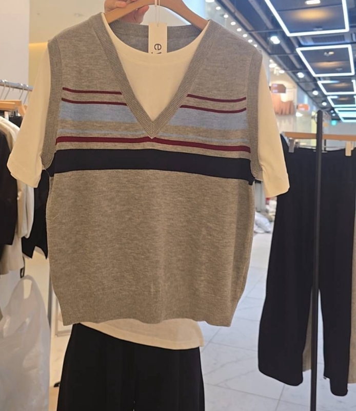 韓 假兩件式V上衣 2色 size