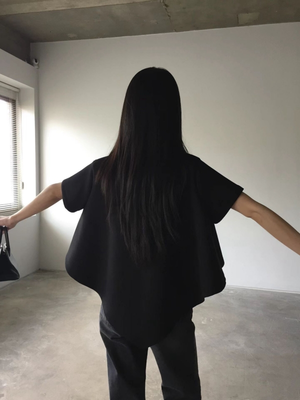 韓 寬袖弧形下襬上衣 3色