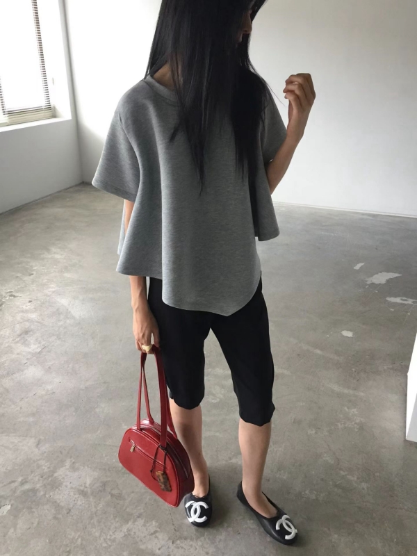 韓 寬袖弧形下襬上衣 3色