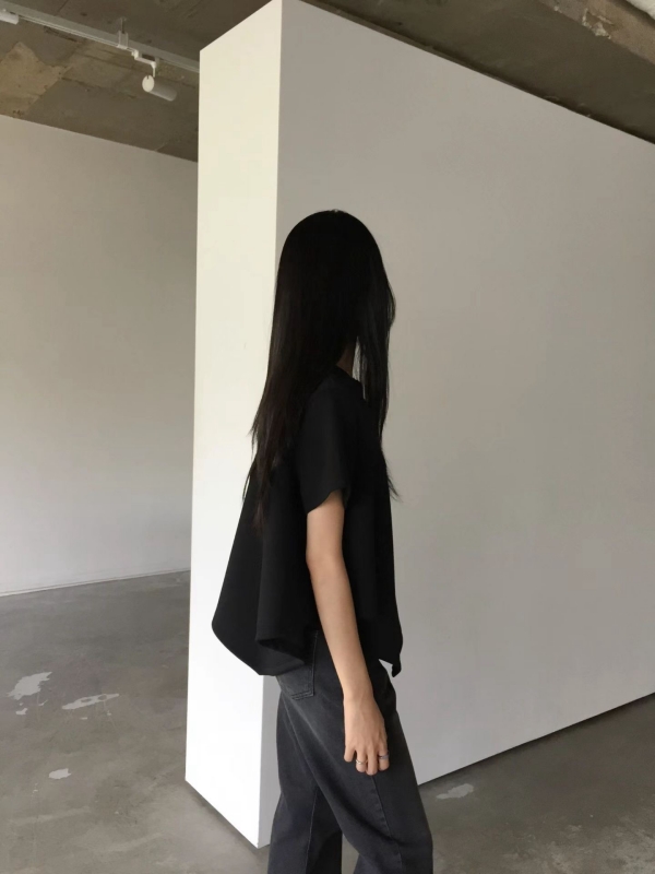 韓 寬袖弧形下襬上衣 3色