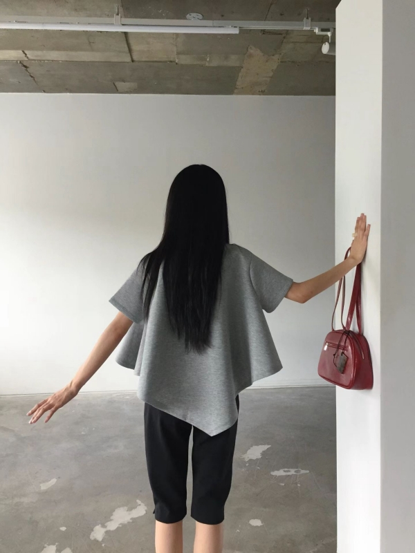 韓 寬袖弧形下襬上衣 3色