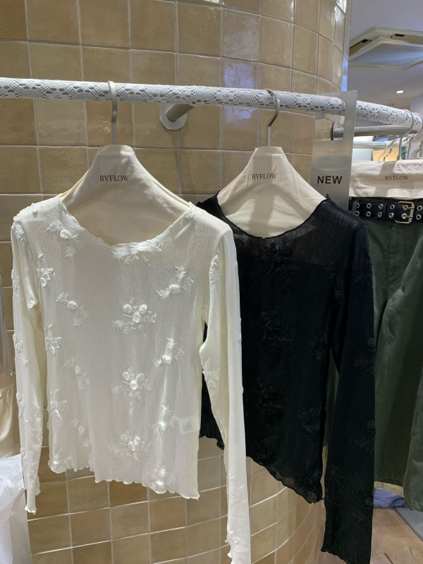 韓 花朵透膚長袖上衣 2色