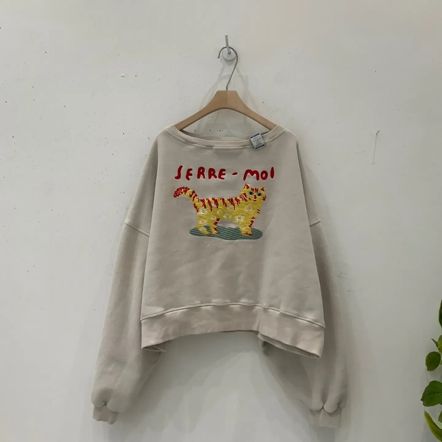 韓 花貓落肩上衣 3色