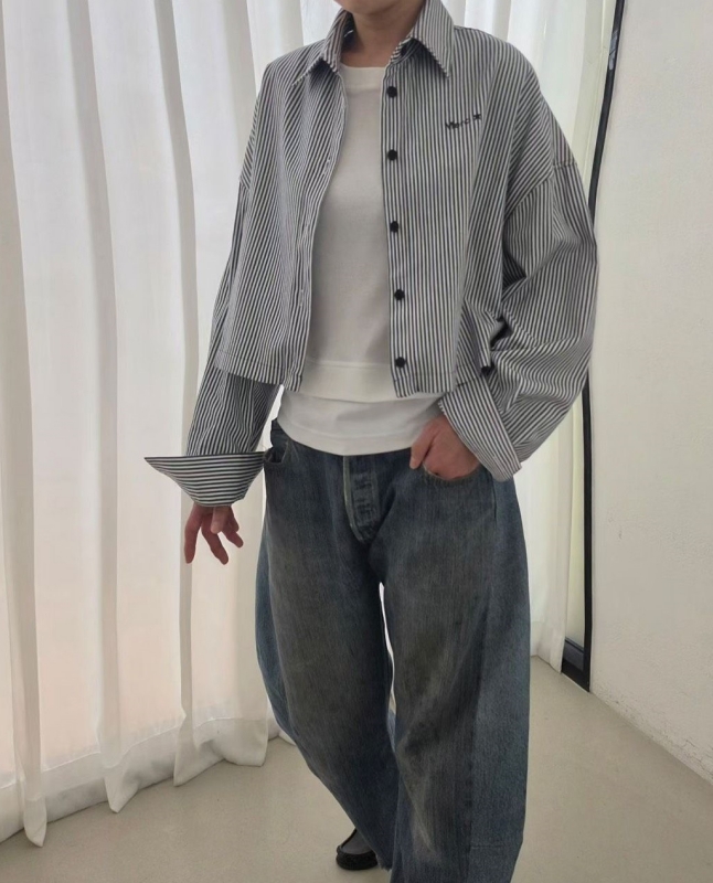 韓 背英文字短版外套 2色 size