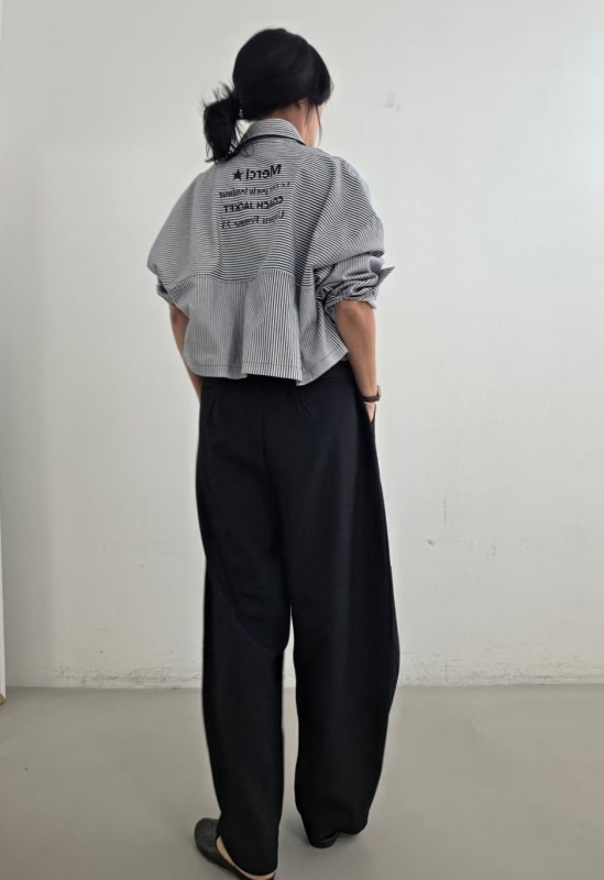 韓 背英文字短版外套 2色 size
