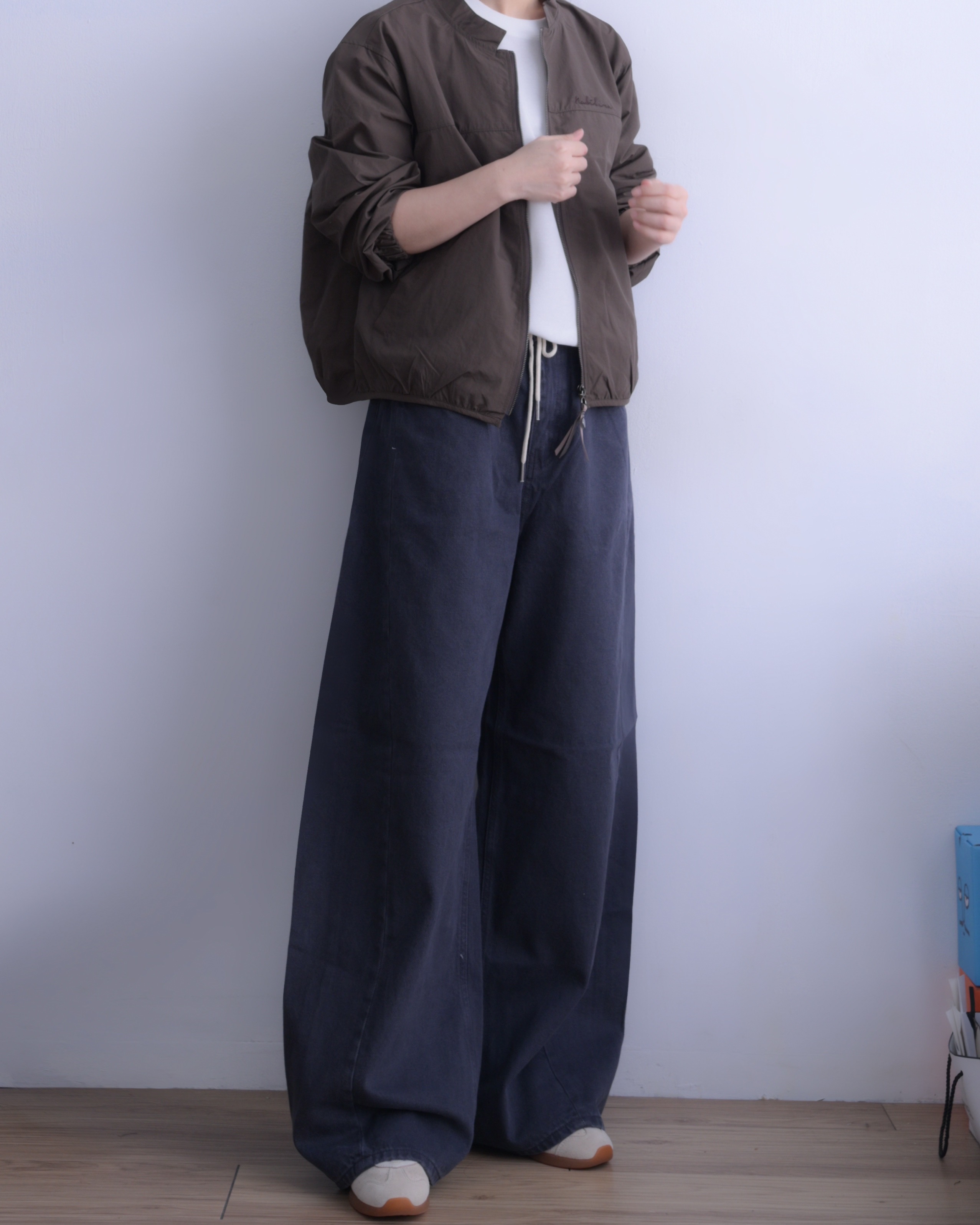 韓 繡英文字短版外套 2色